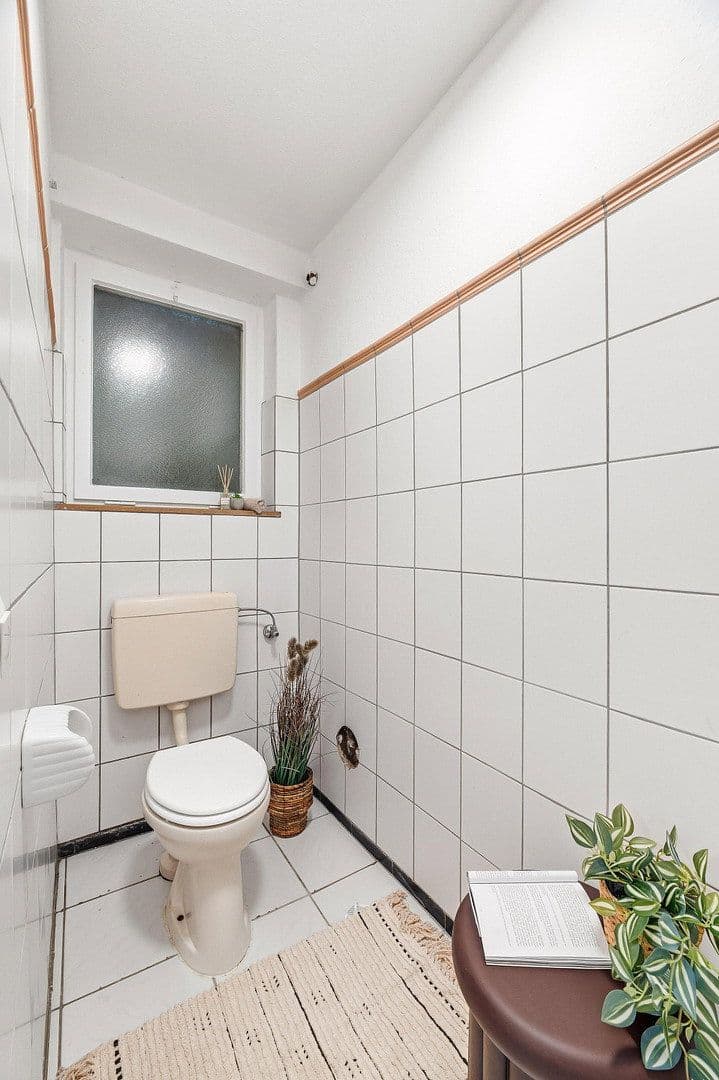 Predaj domu 109 m², pozemok 364 m², Spitzwiesenweg 8, Eningen unter Achalm, Bádensko-Wurttembersko Predaj domu 109 m², pozemok 364 m², Spitzwiesenweg 8, Eningen unter Achalm, Bádensko-Wurttembersko