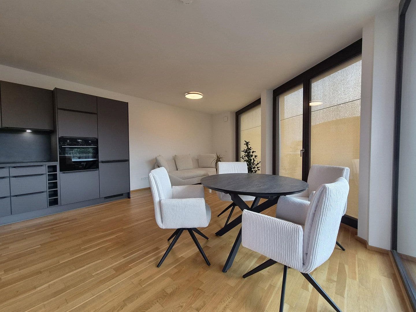 Prenájom bytu 3-izbový 93 m², Dresden, Sasko Prenájom bytu 3-izbový 93 m², Dresden, Sasko