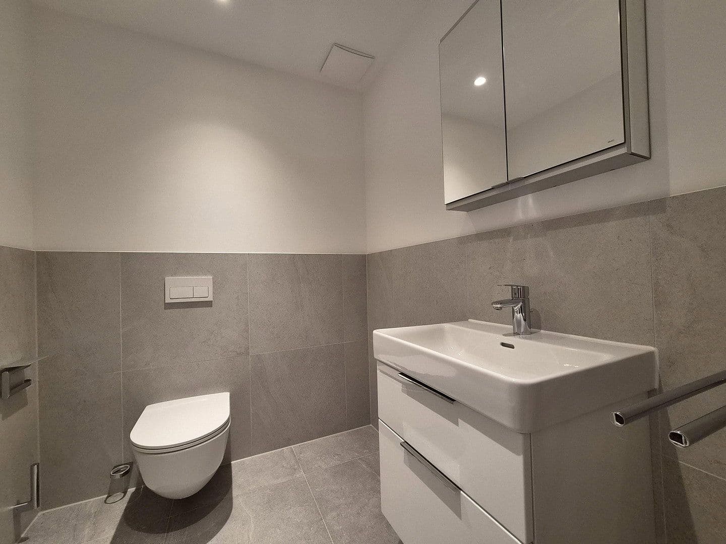 Prenájom bytu 3-izbový 93 m², Dresden, Sasko Prenájom bytu 3-izbový 93 m², Dresden, Sasko