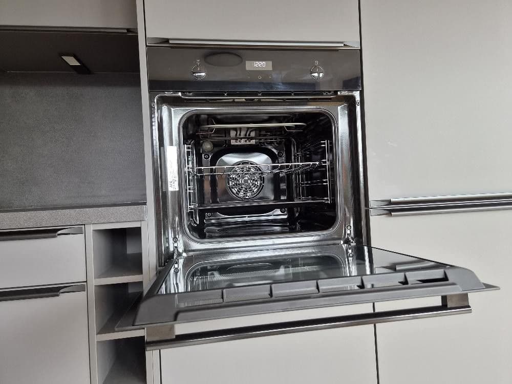 Prenájom bytu 3-izbový 93 m², Dresden, Sasko Prenájom bytu 3-izbový 93 m², Dresden, Sasko