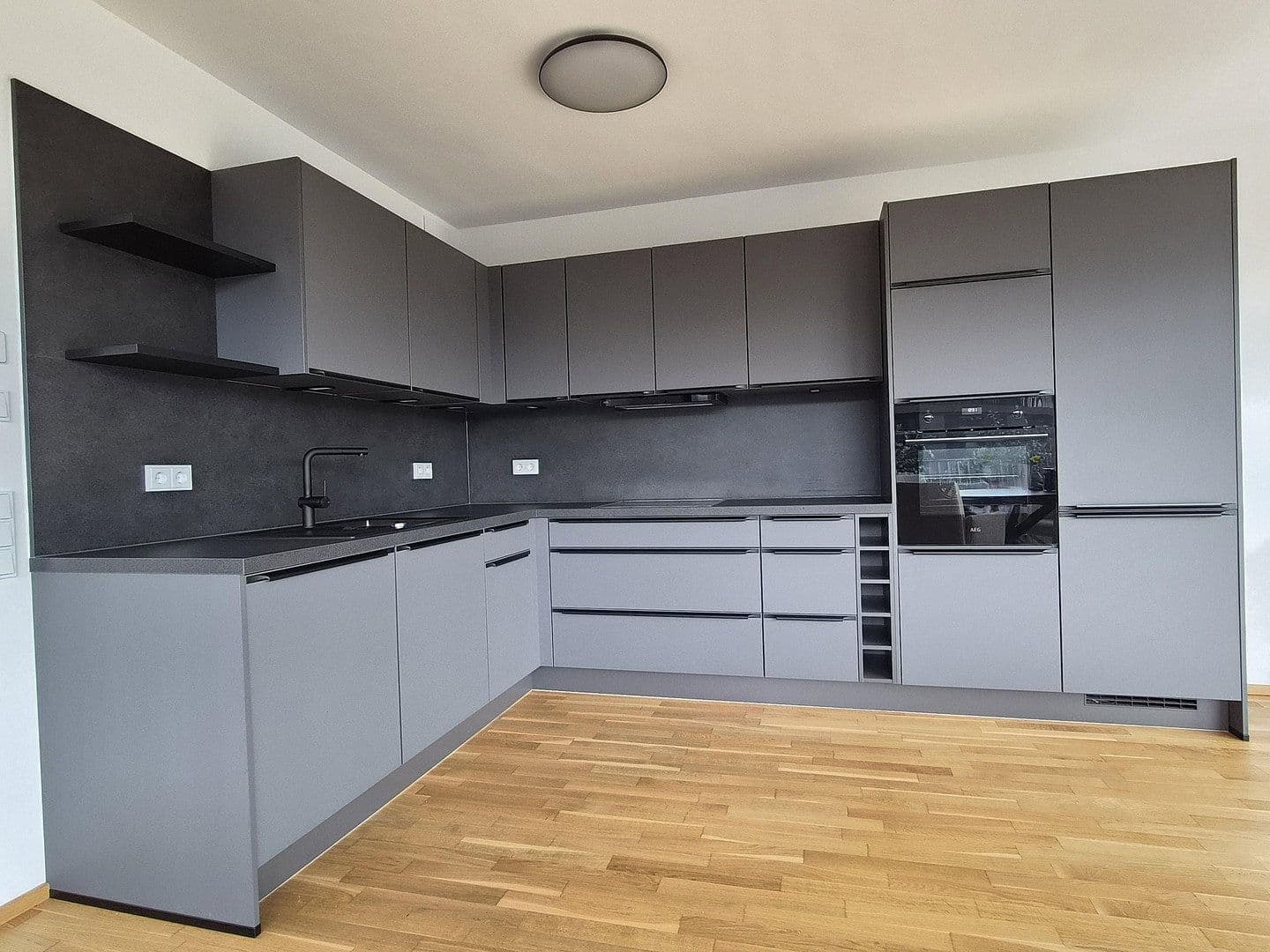 Prenájom bytu 3-izbový 93 m², Dresden, Sasko Prenájom bytu 3-izbový 93 m², Dresden, Sasko