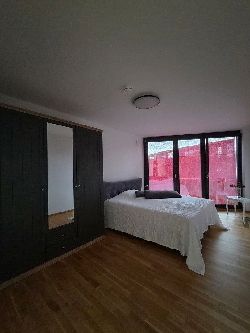 Prenájom bytu 3-izbový 93 m², Dresden, Sasko Prenájom bytu 3-izbový 93 m², Dresden, Sasko