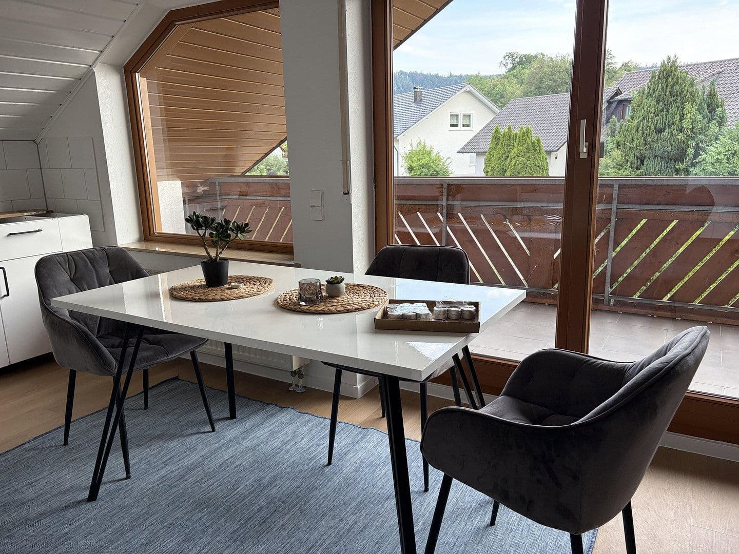 Prenájom bytu 3-izbový 100 m², Am Mittelbach 8, Ratshausen, Bádensko-Wurttembersko Prenájom bytu 3-izbový 100 m², Am Mittelbach 8, Ratshausen, Bádensko-Wurttembersko