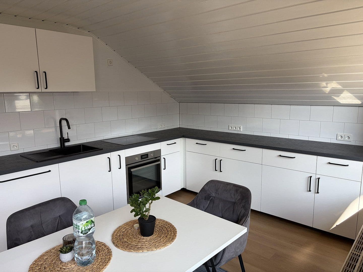 Prenájom bytu 3-izbový 100 m², Am Mittelbach 8, Ratshausen, Bádensko-Wurttembersko Prenájom bytu 3-izbový 100 m², Am Mittelbach 8, Ratshausen, Bádensko-Wurttembersko