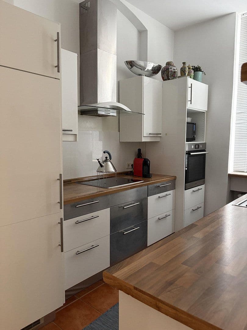 Prenájom bytu 3-izbový 80 m², Hektor Straße 21, Charlottenburg, Berlín Prenájom bytu 3-izbový 80 m², Hektor Straße 21, Charlottenburg, Berlín