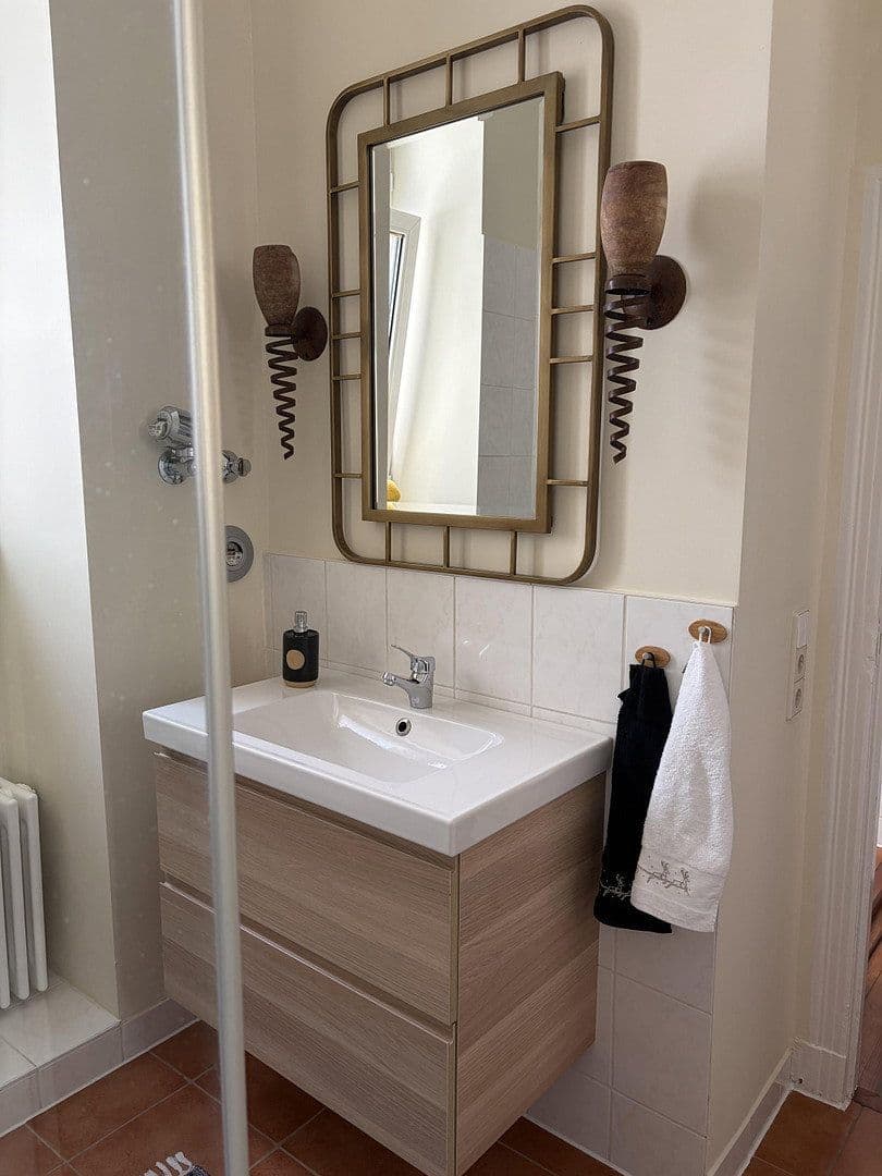 Prenájom bytu 3-izbový 80 m², Hektor Straße 21, Charlottenburg, Berlín Prenájom bytu 3-izbový 80 m², Hektor Straße 21, Charlottenburg, Berlín