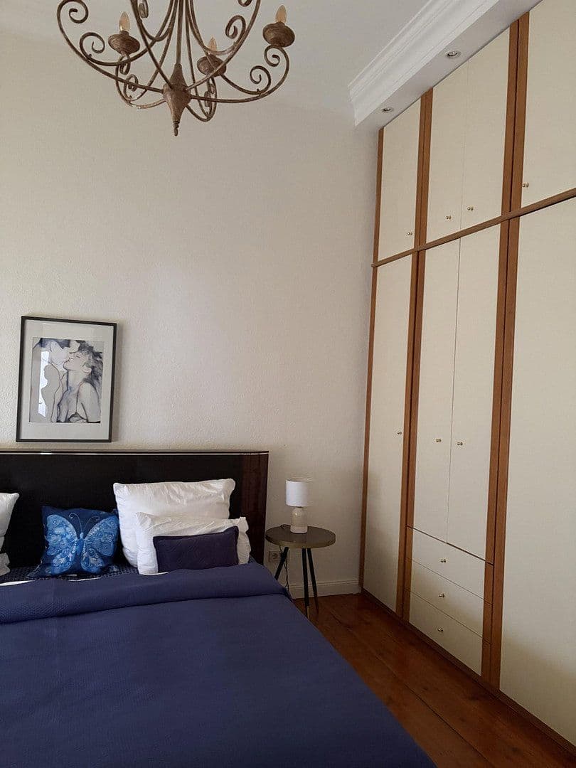 Prenájom bytu 3-izbový 80 m², Hektor Straße 21, Charlottenburg, Berlín Prenájom bytu 3-izbový 80 m², Hektor Straße 21, Charlottenburg, Berlín