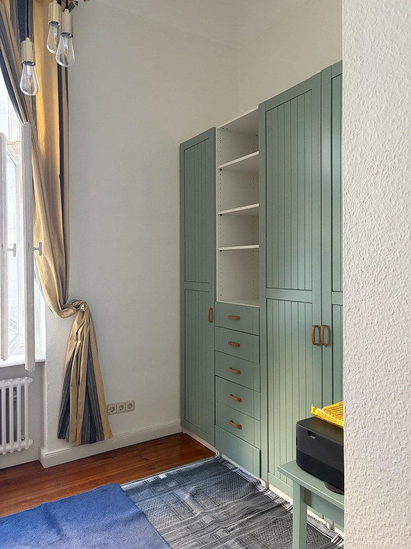 Prenájom bytu 3-izbový 80 m², Hektor Straße 21, Charlottenburg, Berlín Prenájom bytu 3-izbový 80 m², Hektor Straße 21, Charlottenburg, Berlín