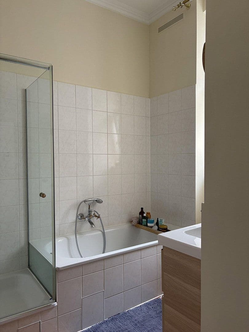 Prenájom bytu 3-izbový 80 m², Hektor Straße 21, Charlottenburg, Berlín Prenájom bytu 3-izbový 80 m², Hektor Straße 21, Charlottenburg, Berlín