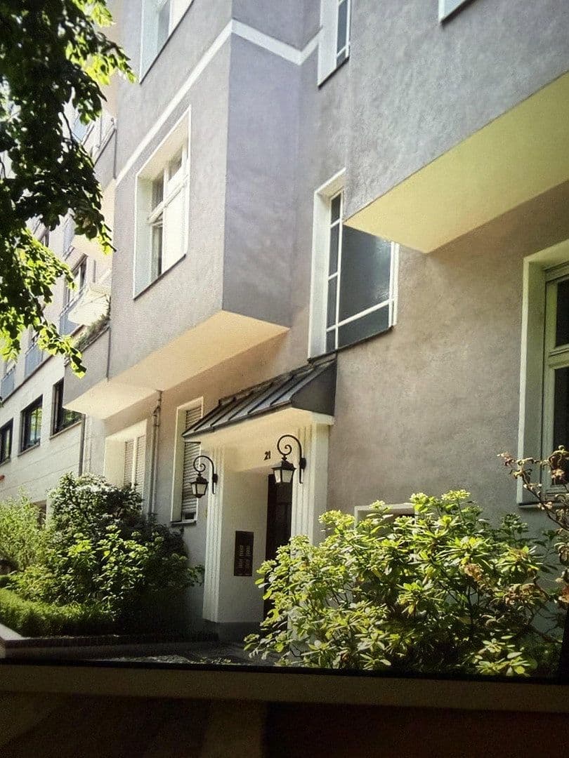 Prenájom bytu 3-izbový 80 m², Hektor Straße 21, Charlottenburg, Berlín Prenájom bytu 3-izbový 80 m², Hektor Straße 21, Charlottenburg, Berlín