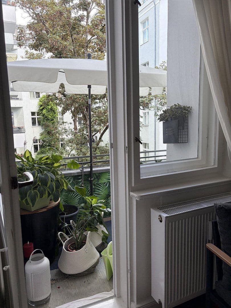 Prenájom bytu 3-izbový 80 m², Hektor Straße 21, Charlottenburg, Berlín Prenájom bytu 3-izbový 80 m², Hektor Straße 21, Charlottenburg, Berlín