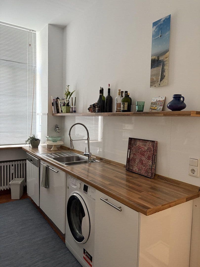 Prenájom bytu 3-izbový 80 m², Hektor Straße 21, Charlottenburg, Berlín Prenájom bytu 3-izbový 80 m², Hektor Straße 21, Charlottenburg, Berlín
