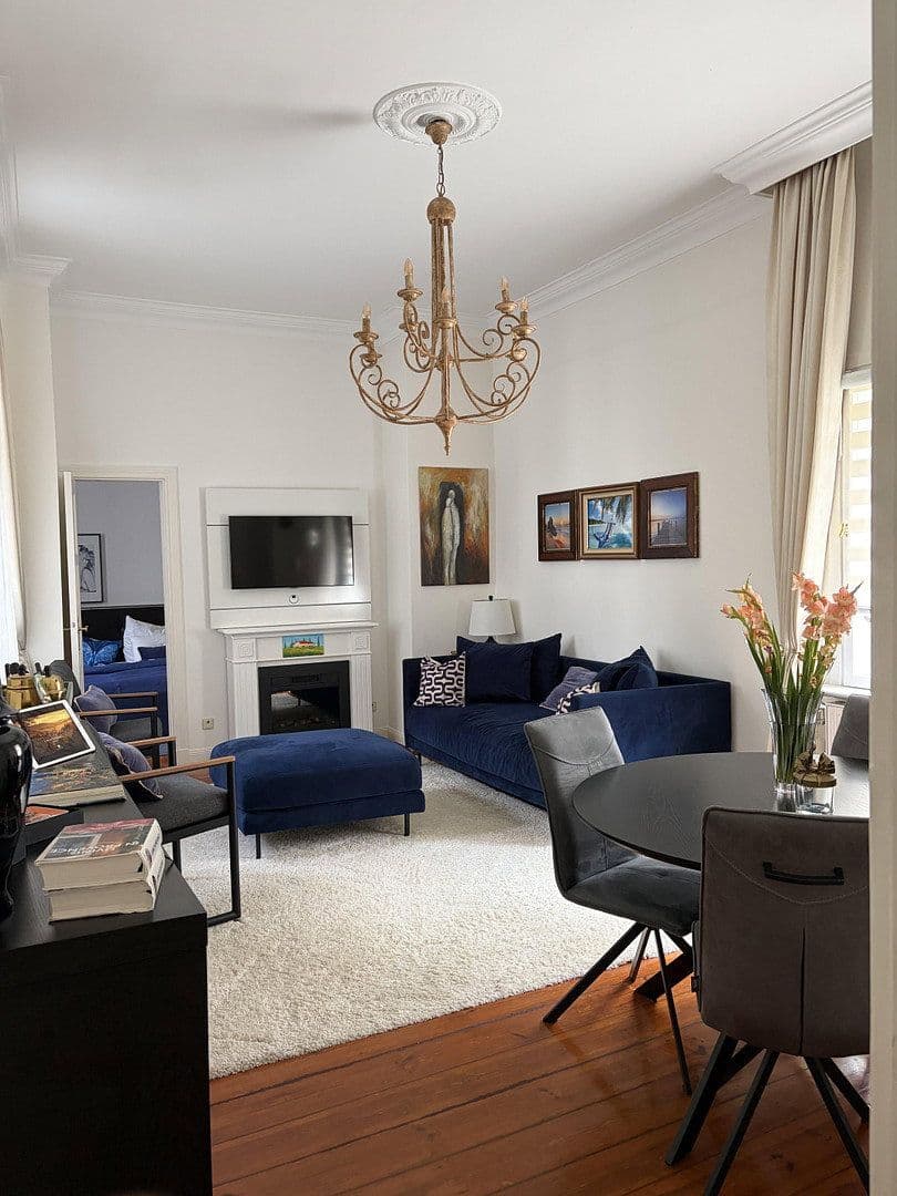 Prenájom bytu 3-izbový 80 m², Hektor Straße 21, Charlottenburg, Berlín Prenájom bytu 3-izbový 80 m², Hektor Straße 21, Charlottenburg, Berlín