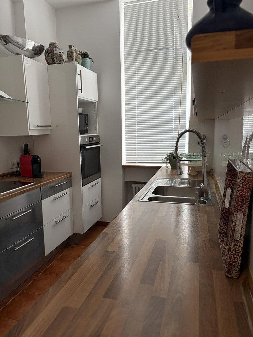 Prenájom bytu 3-izbový 80 m², Hektor Straße 21, Charlottenburg, Berlín Prenájom bytu 3-izbový 80 m², Hektor Straße 21, Charlottenburg, Berlín