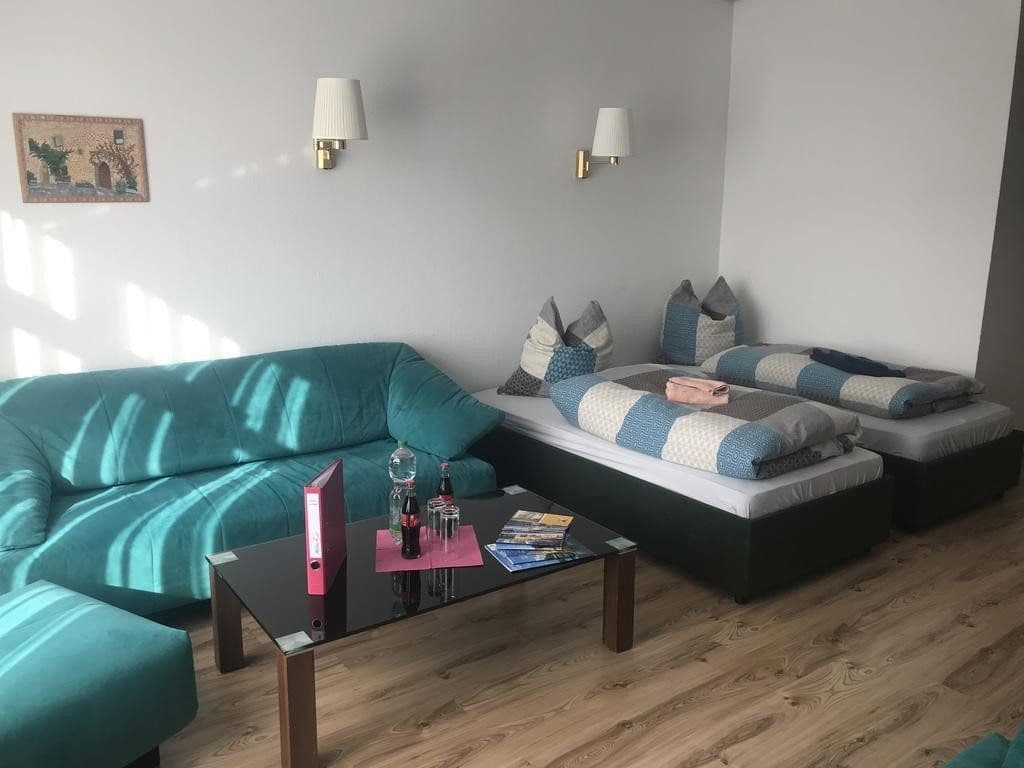 Prenájom bytu 3-izbový 114 m², Steinbergstr. 3, Leipzig OT Holzhausen, Sasko Prenájom bytu 3-izbový 114 m², Steinbergstr. 3, Leipzig OT Holzhausen, Sasko