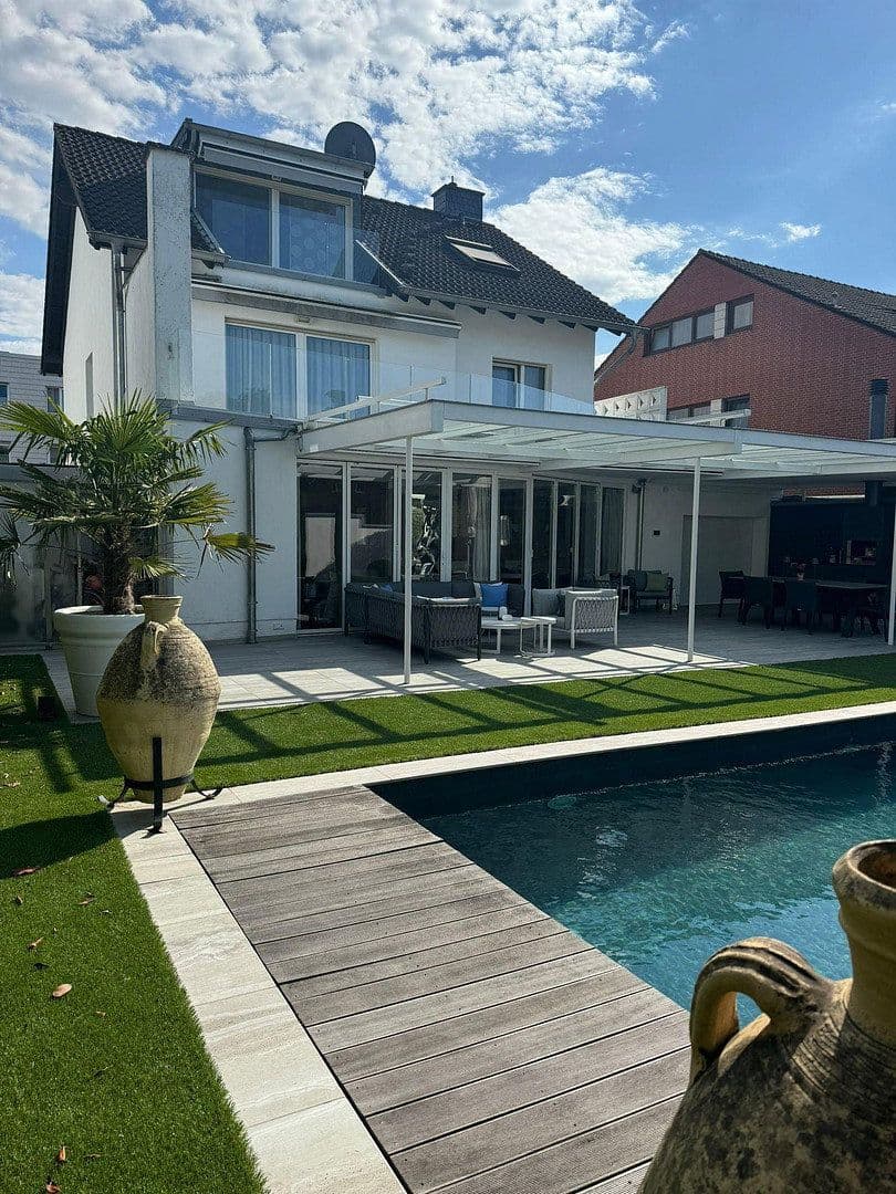 Predaj domu 340 m², pozemok 488 m², Frechen, Severné Porýnie - Westfálsko Predaj domu 340 m², pozemok 488 m², Frechen, Severné Porýnie - Westfálsko