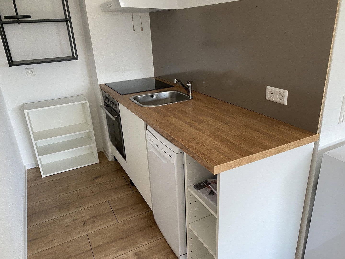 Prenájom bytu 1-izbový 35 m², Linkenheim-Hochstetten, Bádensko-Wurttembersko Prenájom bytu 1-izbový 35 m², Linkenheim-Hochstetten, Bádensko-Wurttembersko