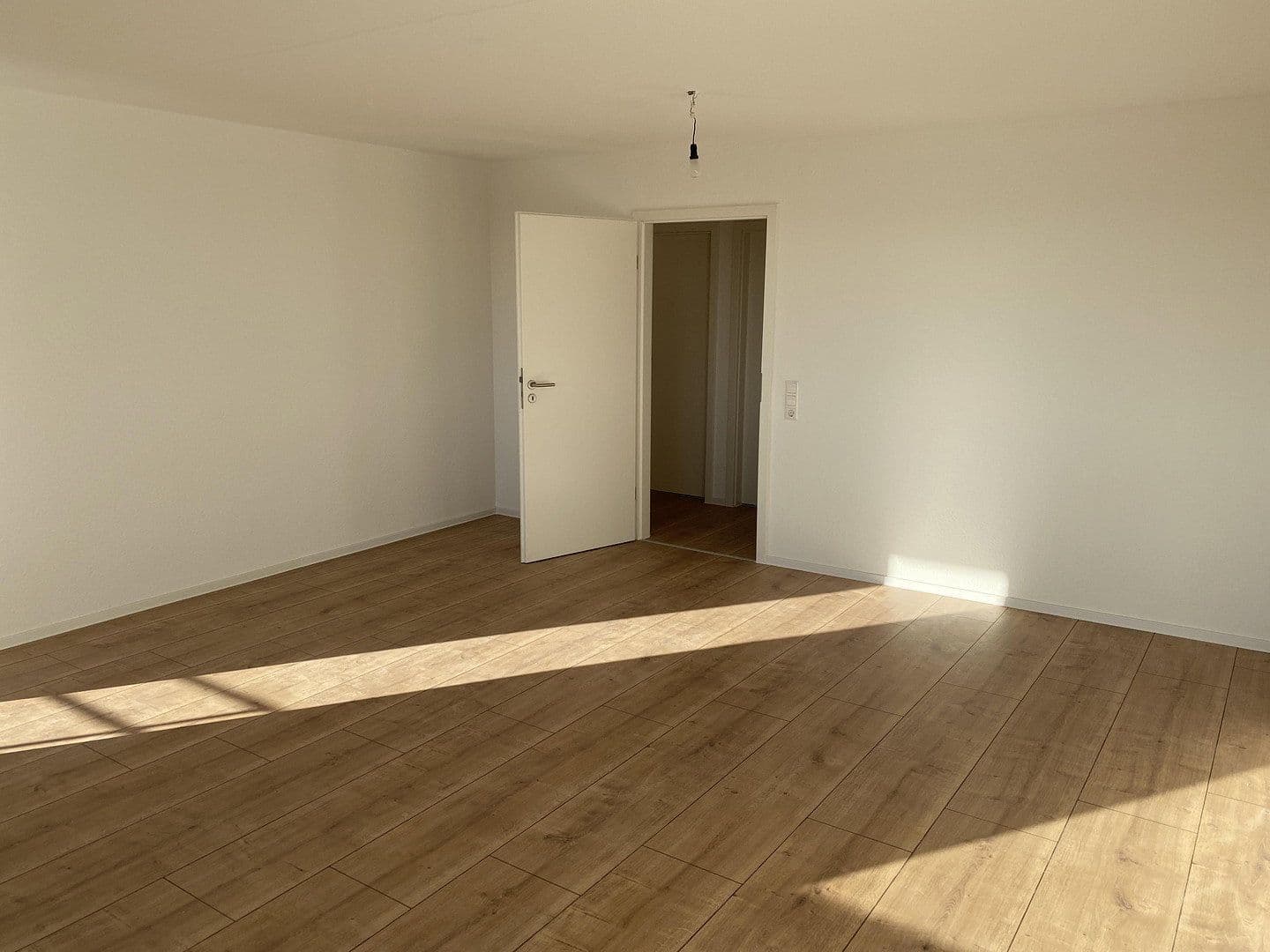 Prenájom bytu 1-izbový 35 m², Linkenheim-Hochstetten, Bádensko-Wurttembersko Prenájom bytu 1-izbový 35 m², Linkenheim-Hochstetten, Bádensko-Wurttembersko
