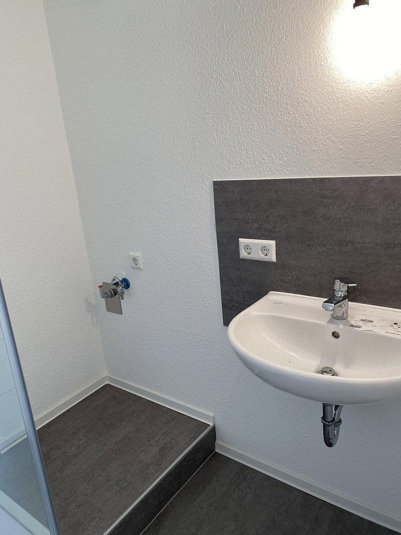 Prenájom bytu 1-izbový 35 m², Linkenheim-Hochstetten, Bádensko-Wurttembersko Prenájom bytu 1-izbový 35 m², Linkenheim-Hochstetten, Bádensko-Wurttembersko