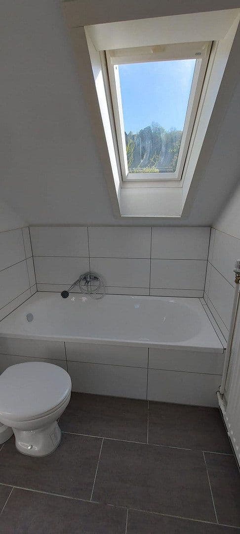 Prenájom bytu 2-izbový 62 m², Hasencleverstr. 18, Solingen, Severné Porýnie - Westfálsko Prenájom bytu 2-izbový 62 m², Hasencleverstr. 18, Solingen, Severné Porýnie - Westfálsko