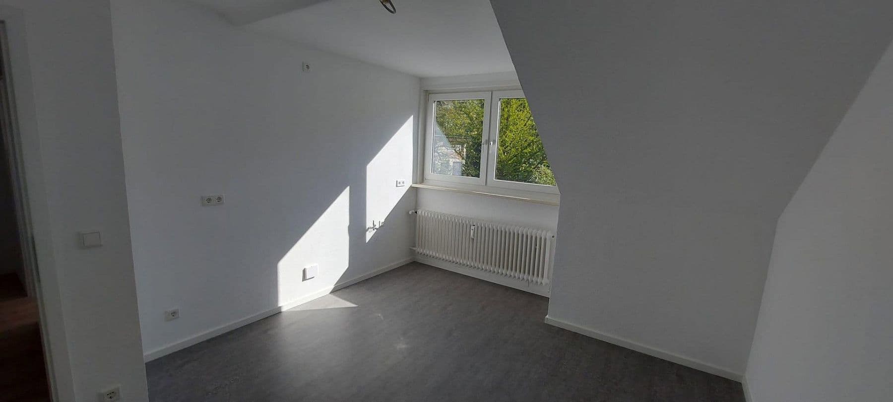 Prenájom bytu 2-izbový 62 m², Hasencleverstr. 18, Solingen, Severné Porýnie - Westfálsko Prenájom bytu 2-izbový 62 m², Hasencleverstr. 18, Solingen, Severné Porýnie - Westfálsko