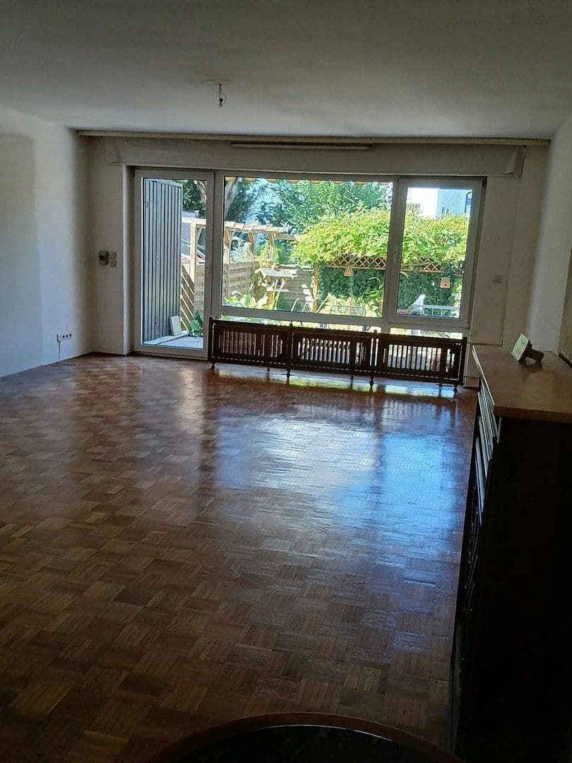 Predaj domu 157 m², pozemok 154 m², Frankfurt am Main, Hesensko Predaj domu 157 m², pozemok 154 m², Frankfurt am Main, Hesensko