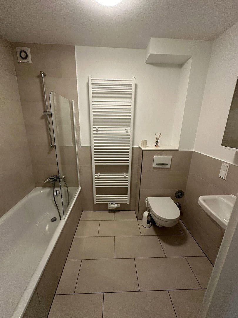 Prenájom bytu 4-izbový 100 m², Hanau, Hesensko Prenájom bytu 4-izbový 100 m², Hanau, Hesensko