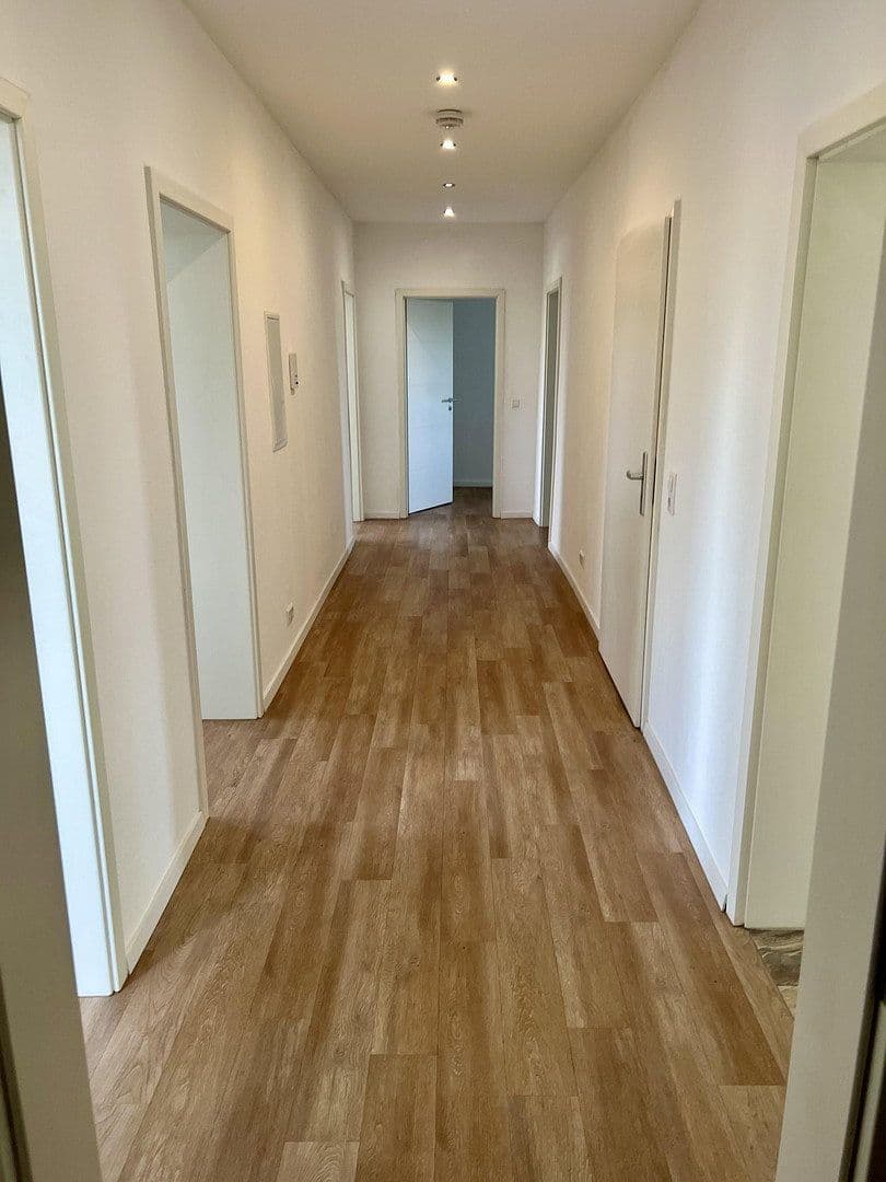 Prenájom bytu 4-izbový 106 m², Stötteritzer Landstraße 30, Leipzig, Sasko Prenájom bytu 4-izbový 106 m², Stötteritzer Landstraße 30, Leipzig, Sasko
