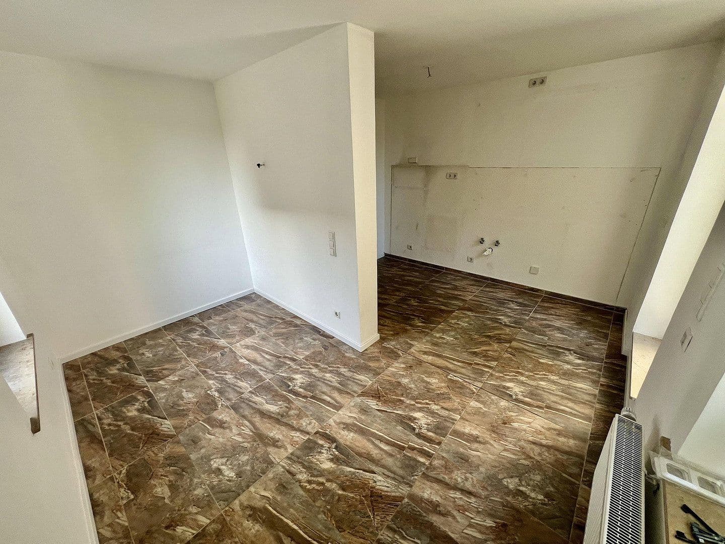 Prenájom bytu 4-izbový 106 m², Stötteritzer Landstraße 30, Leipzig, Sasko Prenájom bytu 4-izbový 106 m², Stötteritzer Landstraße 30, Leipzig, Sasko