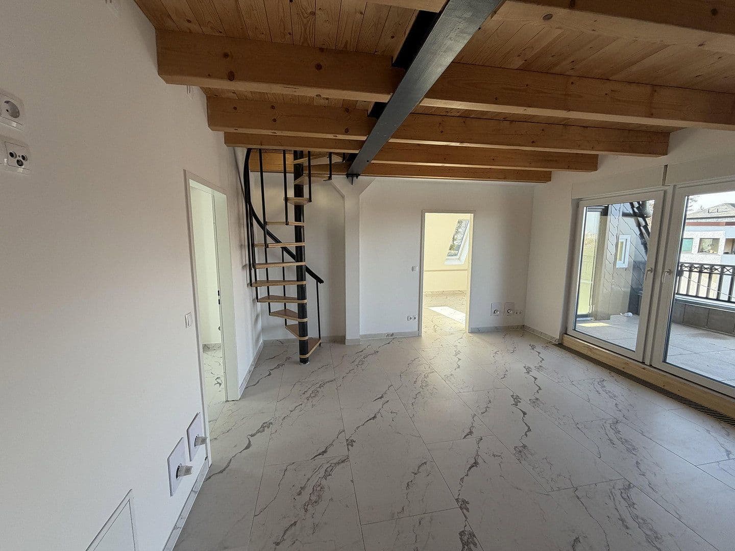 Prenájom bytu 4-izbový 111 m², Küfersteig 2, Berlin, Berlín Prenájom bytu 4-izbový 111 m², Küfersteig 2, Berlin, Berlín