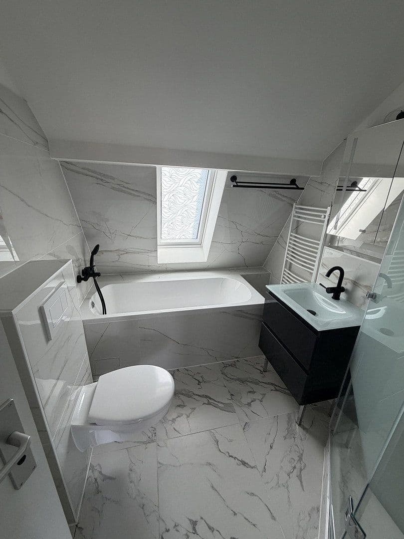 Prenájom bytu 4-izbový 111 m², Küfersteig 2, Berlin, Berlín Prenájom bytu 4-izbový 111 m², Küfersteig 2, Berlin, Berlín