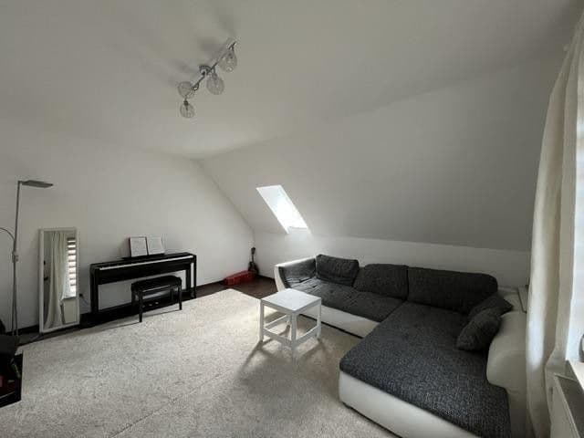 Prenájom bytu 4-izbový 80 m², Sehnde, Dolné Sasko Prenájom bytu 4-izbový 80 m², Sehnde, Dolné Sasko