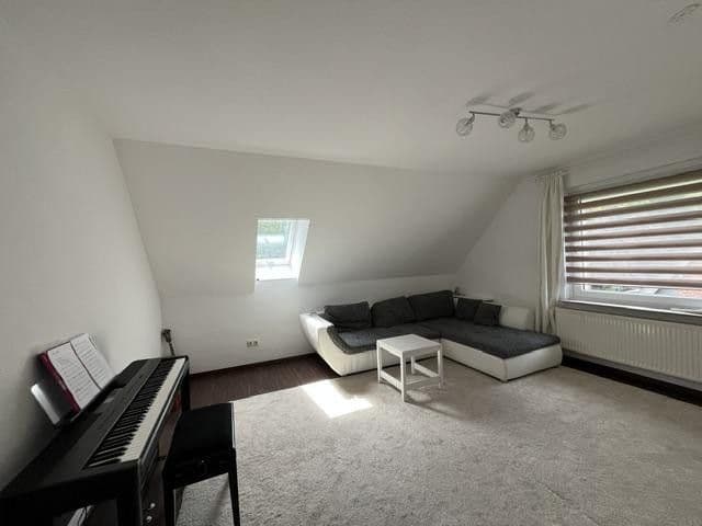 Prenájom bytu 4-izbový 80 m², Sehnde, Dolné Sasko Prenájom bytu 4-izbový 80 m², Sehnde, Dolné Sasko