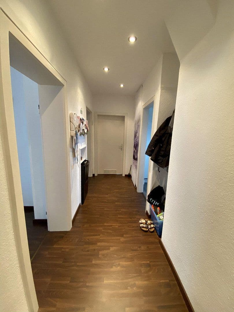 Prenájom bytu 4-izbový 80 m², Sehnde, Dolné Sasko Prenájom bytu 4-izbový 80 m², Sehnde, Dolné Sasko