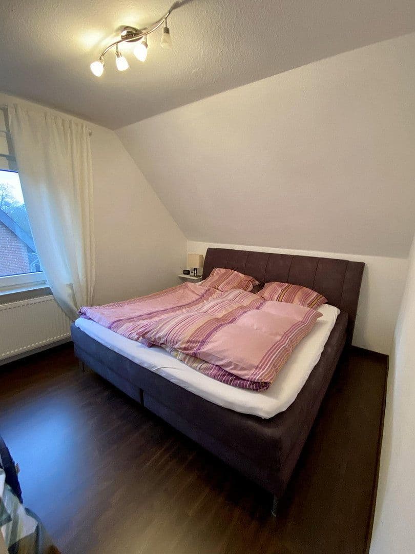 Prenájom bytu 4-izbový 80 m², Sehnde, Dolné Sasko Prenájom bytu 4-izbový 80 m², Sehnde, Dolné Sasko