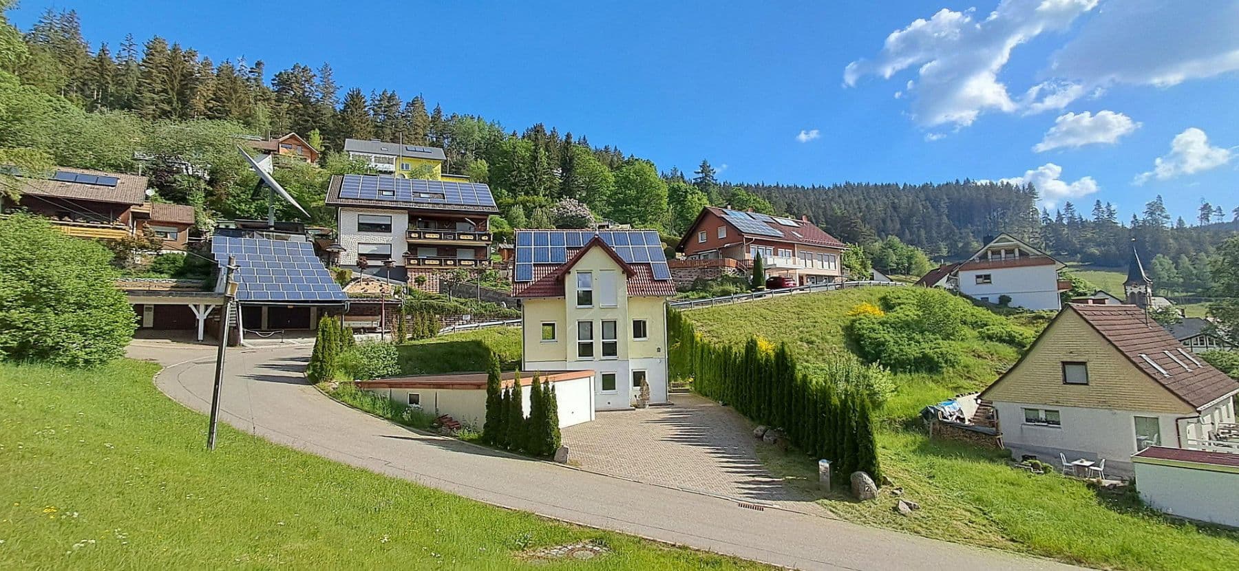 Predaj domu 185 m², pozemok 508 m², Talblick 2, Vöhrenbach, Bádensko-Wurttembersko Predaj domu 185 m², pozemok 508 m², Talblick 2, Vöhrenbach, Bádensko-Wurttembersko