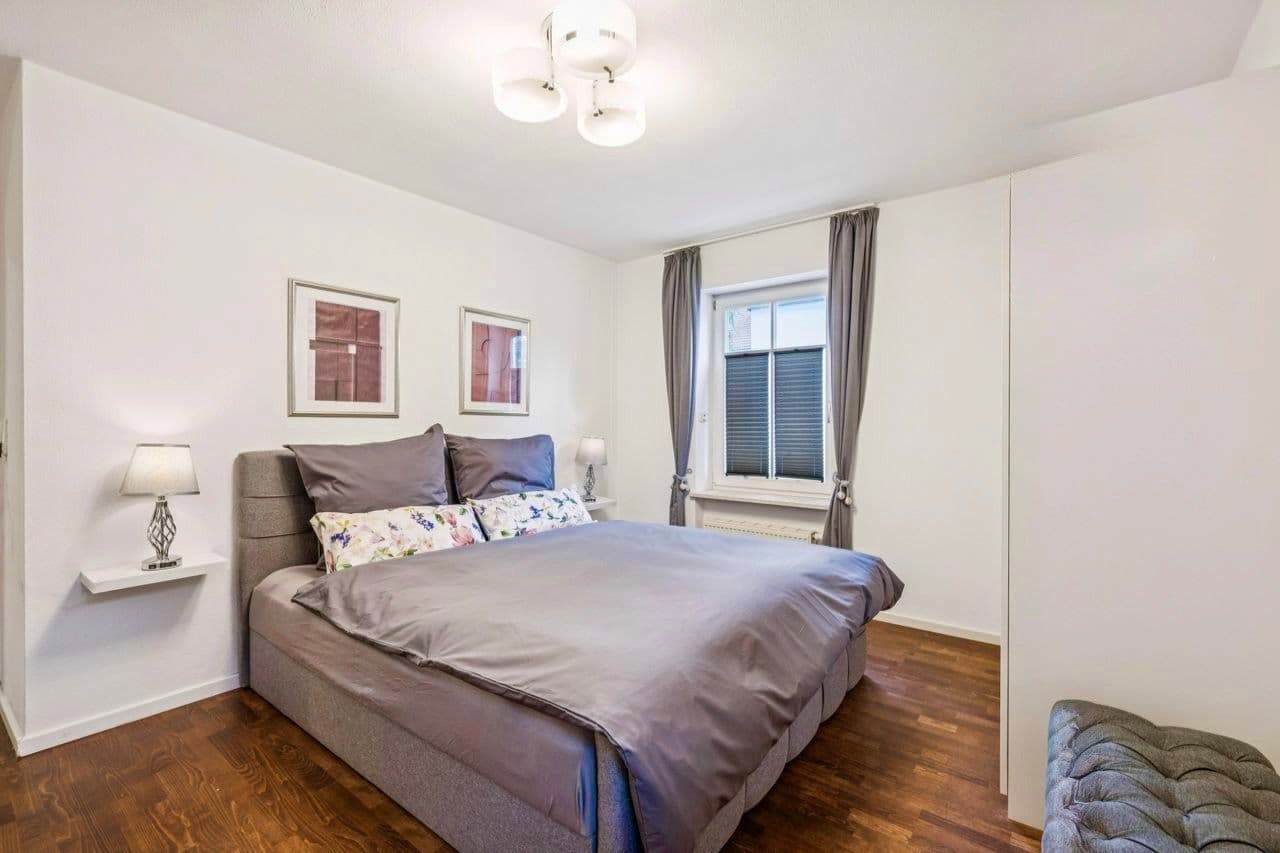 Prenájom bytu 3-izbový 90 m², München, Bavorsko Prenájom bytu 3-izbový 90 m², München, Bavorsko