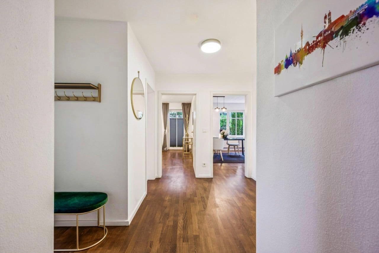 Prenájom bytu 3-izbový 90 m², München, Bavorsko Prenájom bytu 3-izbový 90 m², München, Bavorsko