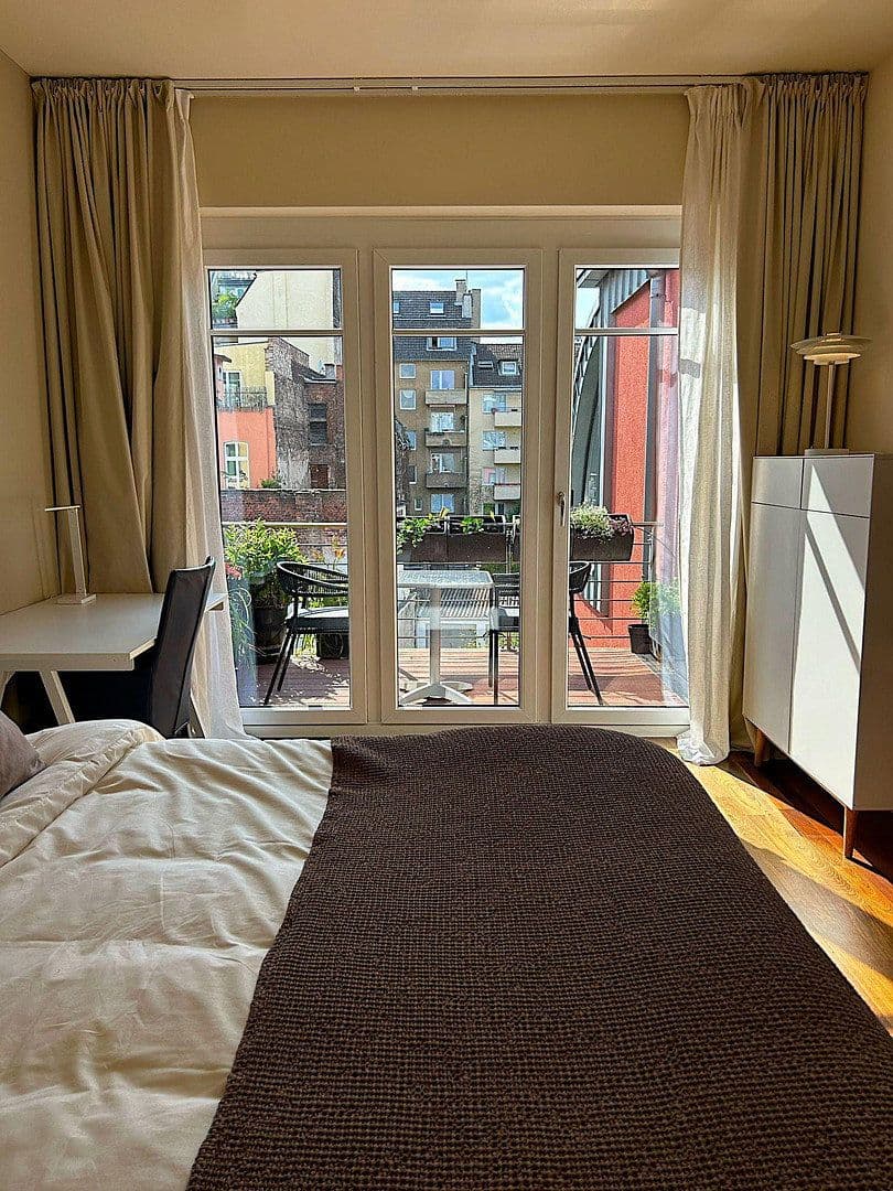 Prenájom bytu 3-izbový 115 m², Köln, Severné Porýnie - Westfálsko Prenájom bytu 3-izbový 115 m², Köln, Severné Porýnie - Westfálsko