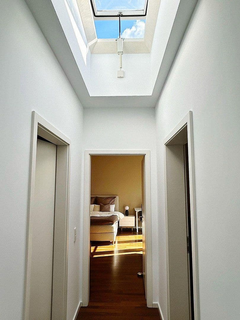 Prenájom bytu 3-izbový 115 m², Köln, Severné Porýnie - Westfálsko Prenájom bytu 3-izbový 115 m², Köln, Severné Porýnie - Westfálsko