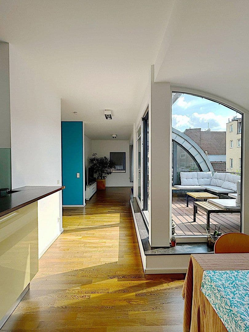 Prenájom bytu 3-izbový 115 m², Köln, Severné Porýnie - Westfálsko Prenájom bytu 3-izbový 115 m², Köln, Severné Porýnie - Westfálsko