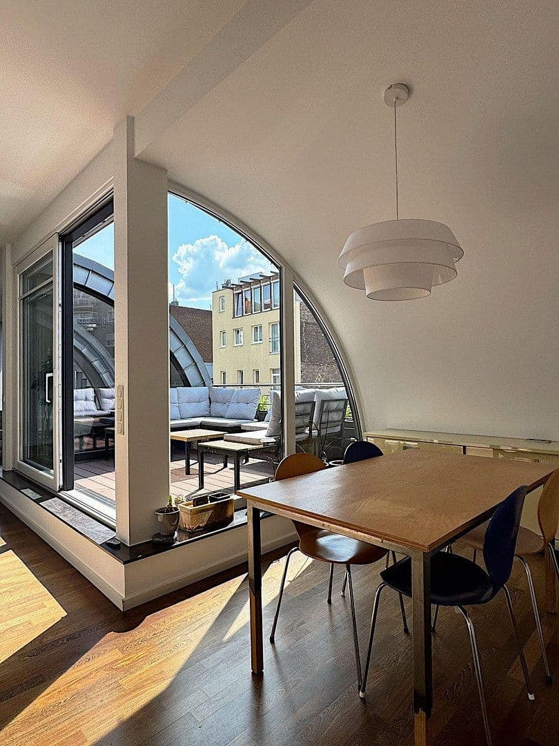 Prenájom bytu 3-izbový 115 m², Köln, Severné Porýnie - Westfálsko Prenájom bytu 3-izbový 115 m², Köln, Severné Porýnie - Westfálsko