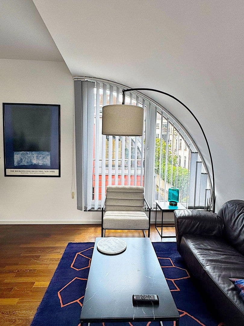 Prenájom bytu 3-izbový 115 m², Köln, Severné Porýnie - Westfálsko Prenájom bytu 3-izbový 115 m², Köln, Severné Porýnie - Westfálsko