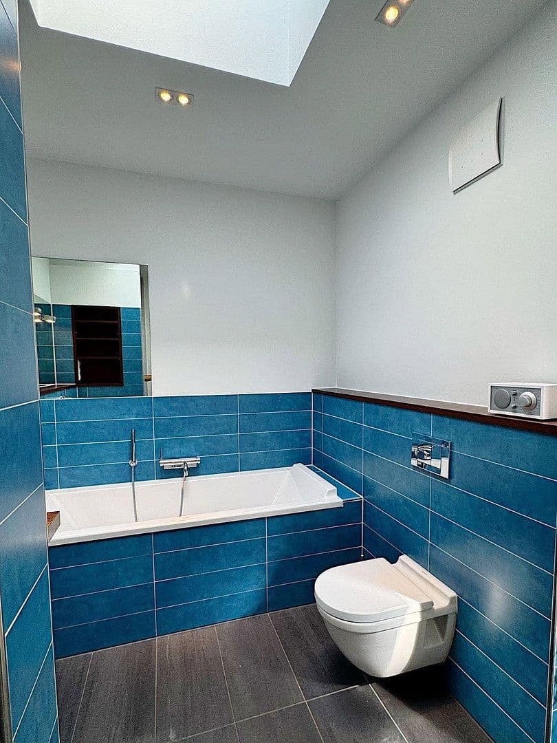Prenájom bytu 3-izbový 115 m², Köln, Severné Porýnie - Westfálsko Prenájom bytu 3-izbový 115 m², Köln, Severné Porýnie - Westfálsko
