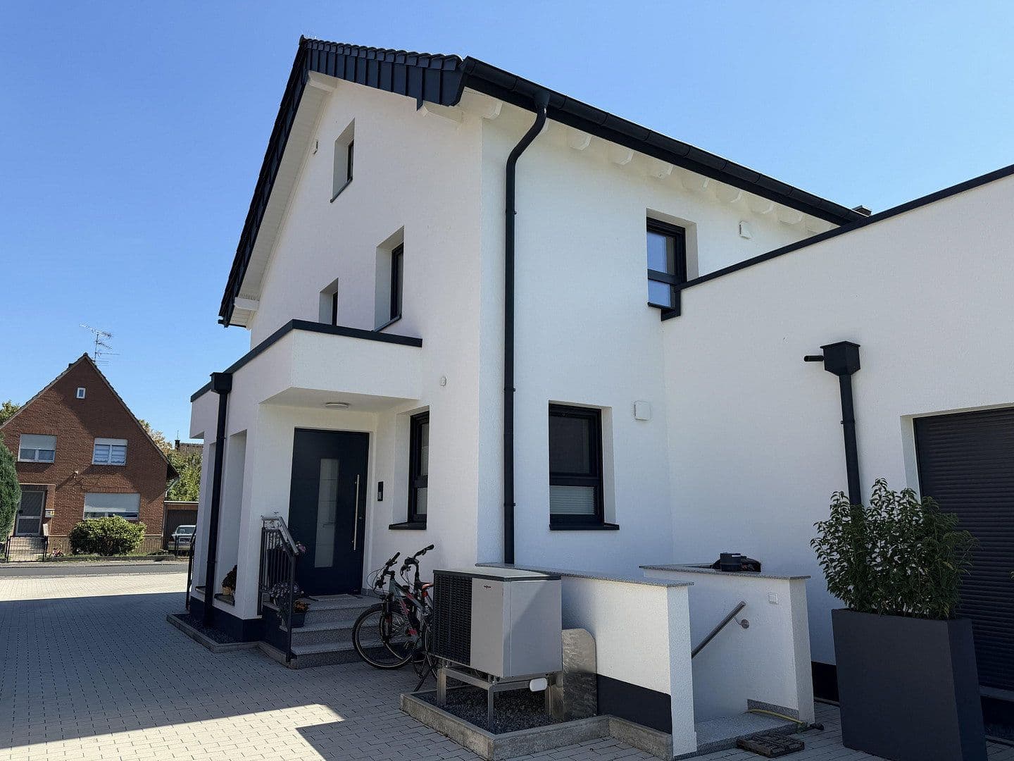 Prenájom bytu 4-izbový 116 m², Bachstraße 10, Bergheim, Severné Porýnie - Westfálsko Prenájom bytu 4-izbový 116 m², Bachstraße 10, Bergheim, Severné Porýnie - Westfálsko