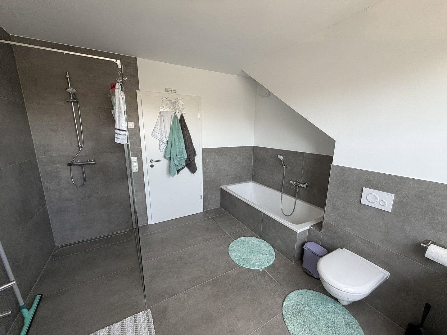 Prenájom bytu 4-izbový 116 m², Bachstraße 10, Bergheim, Severné Porýnie - Westfálsko Prenájom bytu 4-izbový 116 m², Bachstraße 10, Bergheim, Severné Porýnie - Westfálsko