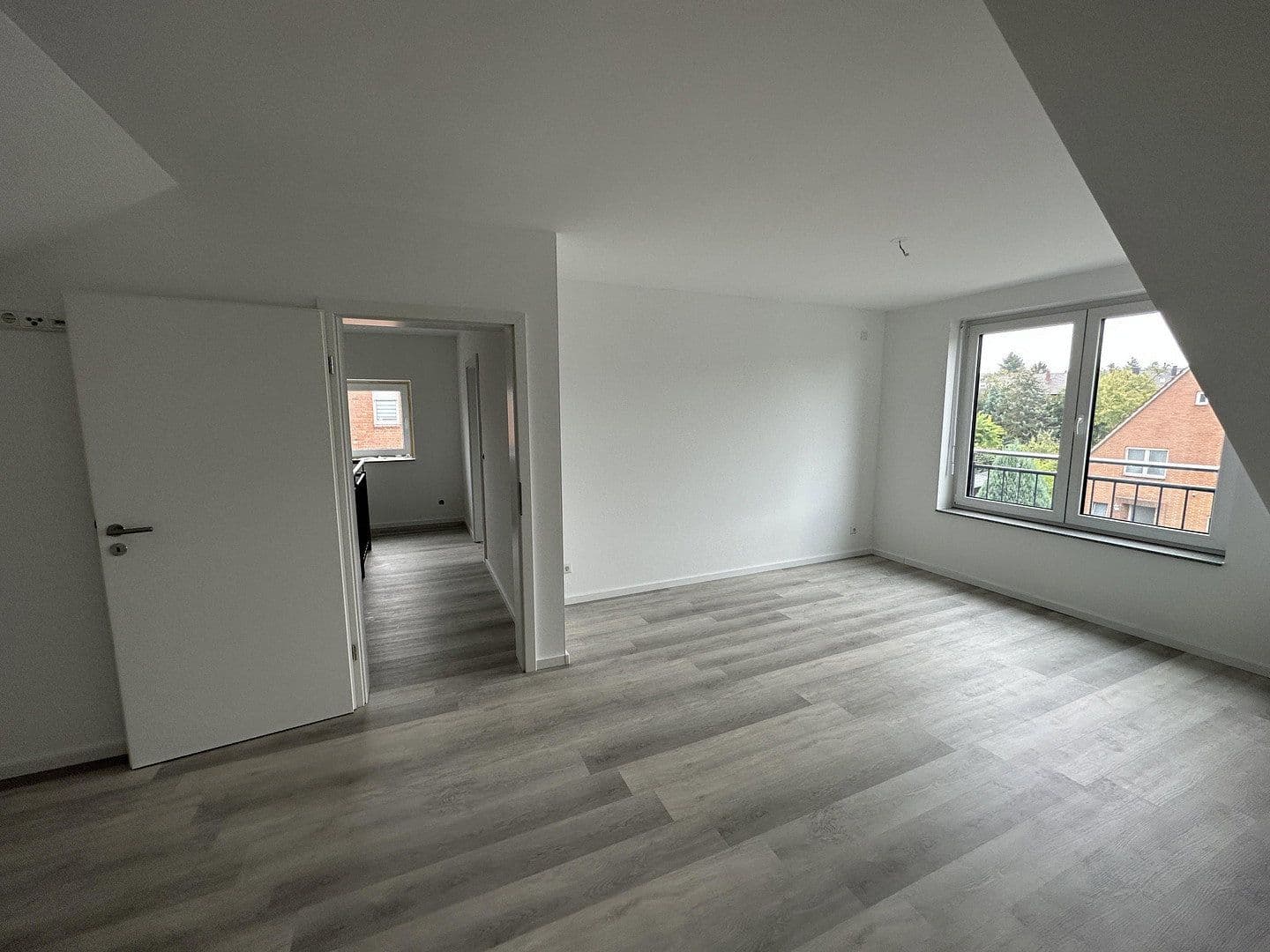 Prenájom bytu 4-izbový 116 m², Bachstraße 10, Bergheim, Severné Porýnie - Westfálsko Prenájom bytu 4-izbový 116 m², Bachstraße 10, Bergheim, Severné Porýnie - Westfálsko