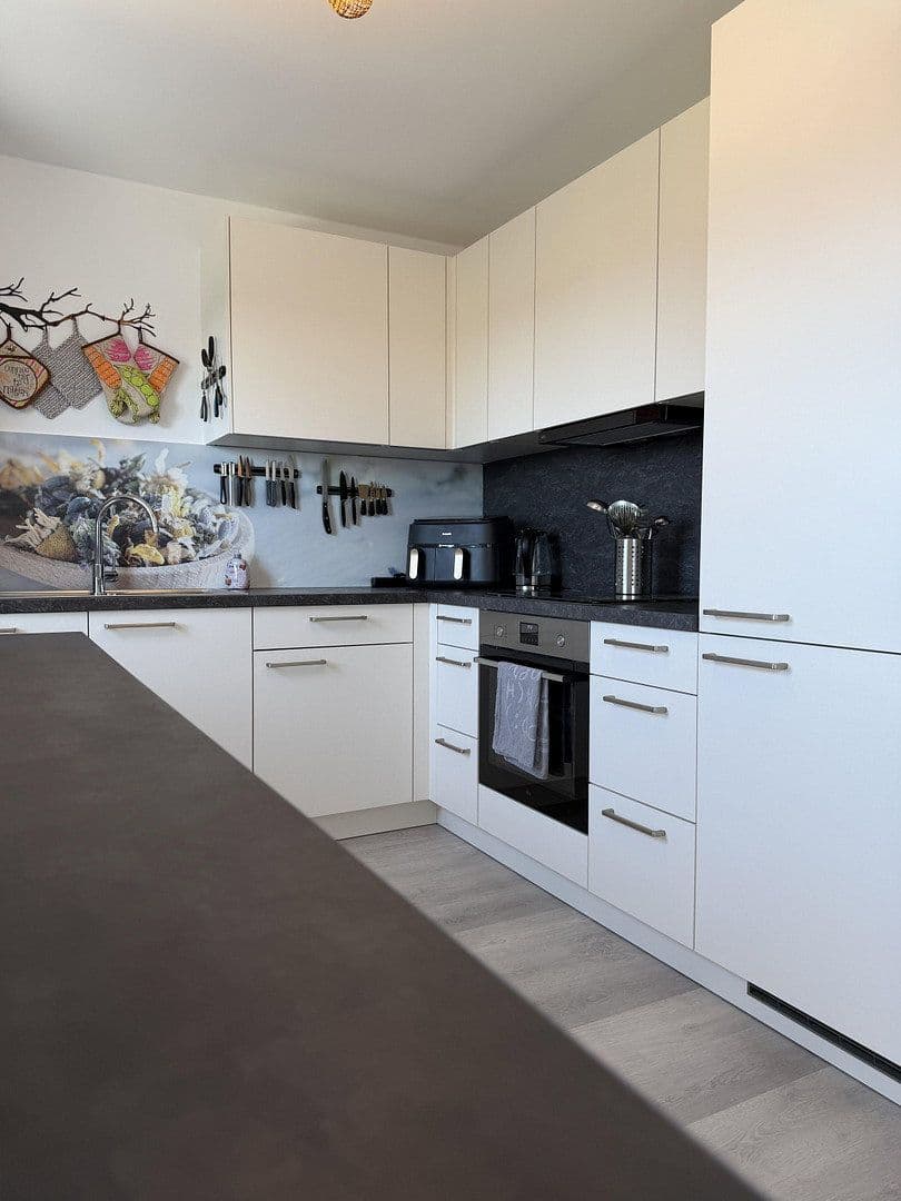 Prenájom bytu 4-izbový 116 m², Bachstraße 10, Bergheim, Severné Porýnie - Westfálsko Prenájom bytu 4-izbový 116 m², Bachstraße 10, Bergheim, Severné Porýnie - Westfálsko