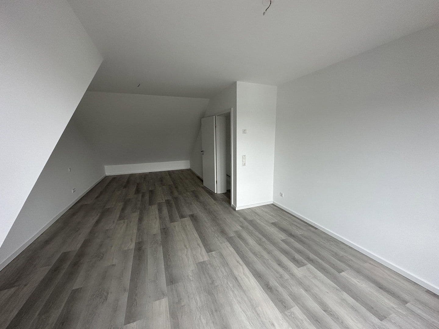 Prenájom bytu 4-izbový 116 m², Bachstraße 10, Bergheim, Severné Porýnie - Westfálsko Prenájom bytu 4-izbový 116 m², Bachstraße 10, Bergheim, Severné Porýnie - Westfálsko