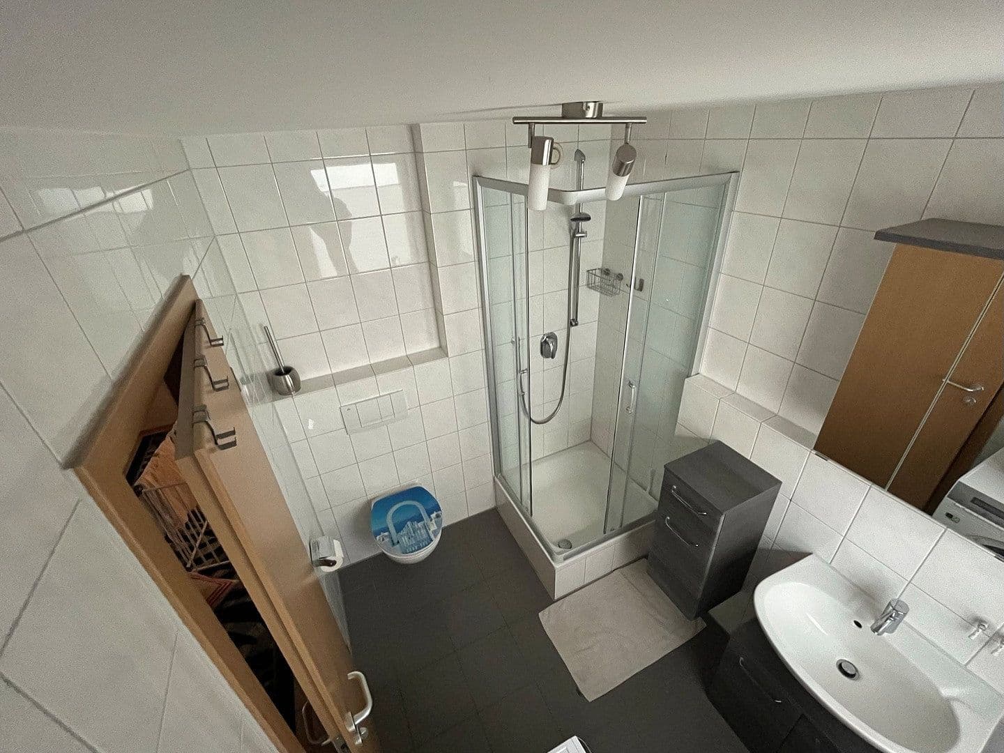 Prenájom domu 136 m², pozemok 100 m², Schwaikheimer Str. 19/2, Winnenden, Bádensko-Wurttembersko Prenájom domu 136 m², pozemok 100 m², Schwaikheimer Str. 19/2, Winnenden, Bádensko-Wurttembersko